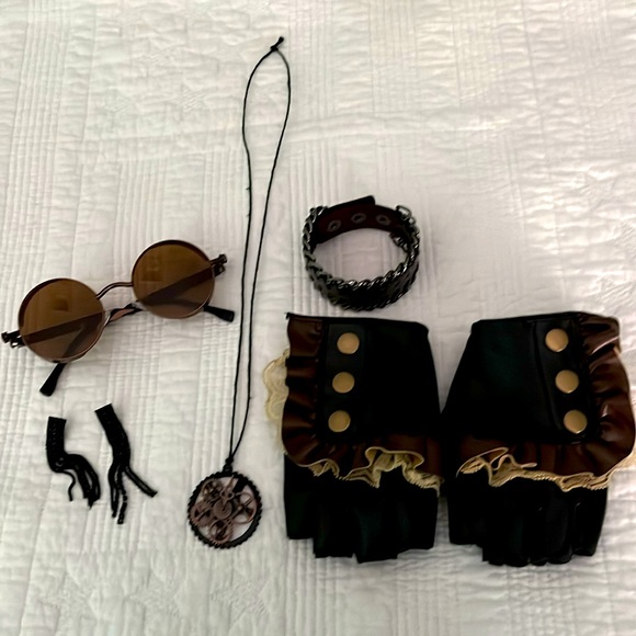 A 12 piece Steampunk Holloween costume - Picture 11 of 11